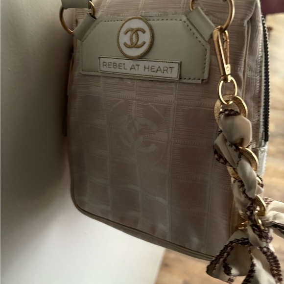 Chanel made in France silk logos white mini crossbody about 9” high w auth card - Picture 2 of 15